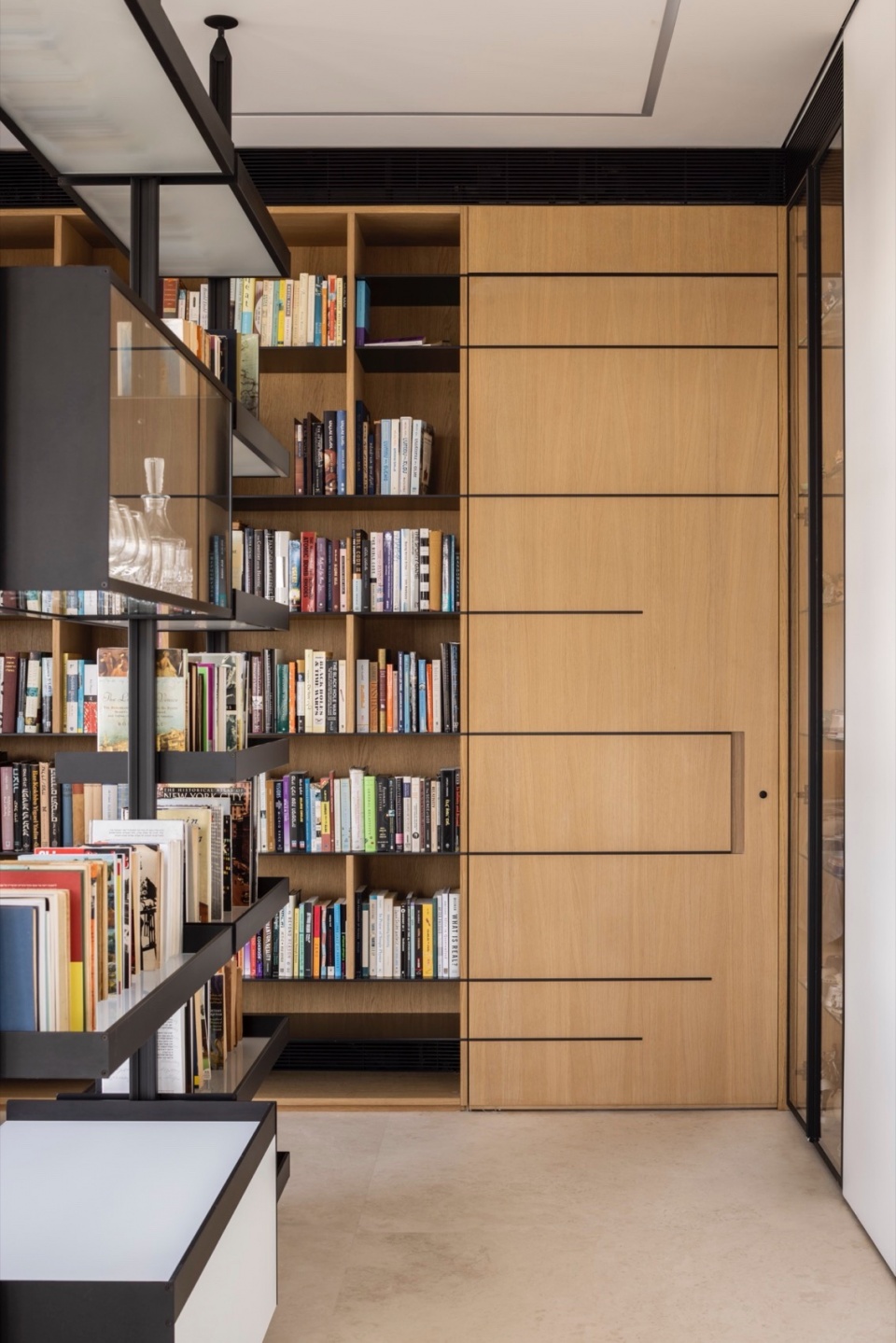 RR 4 Stories Apartment by Architect Raz Melamed