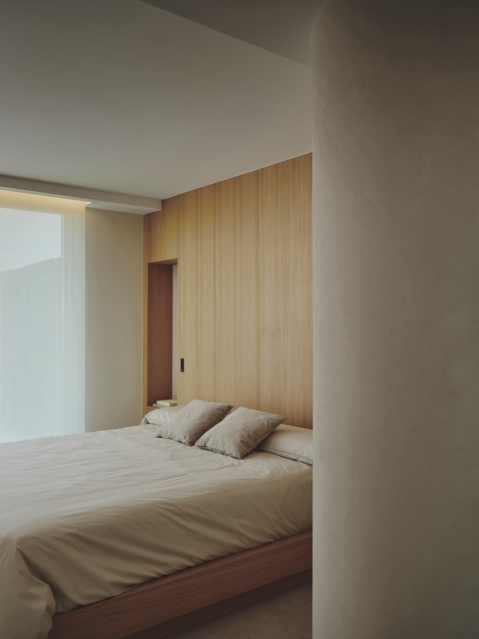 curved attic by destudio