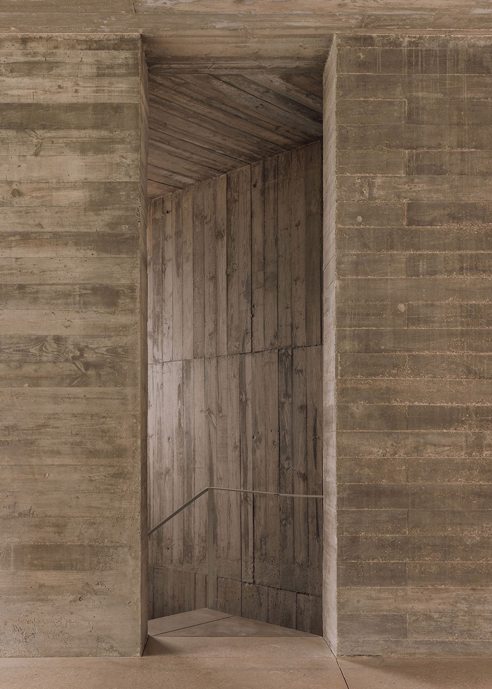 frame house by pedro domingos arquitectos