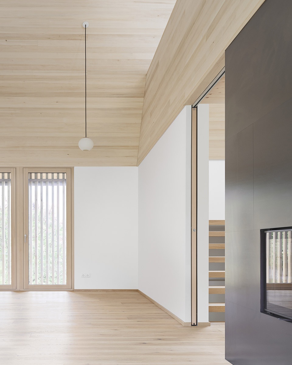 living in the former barn by mwarchitekten