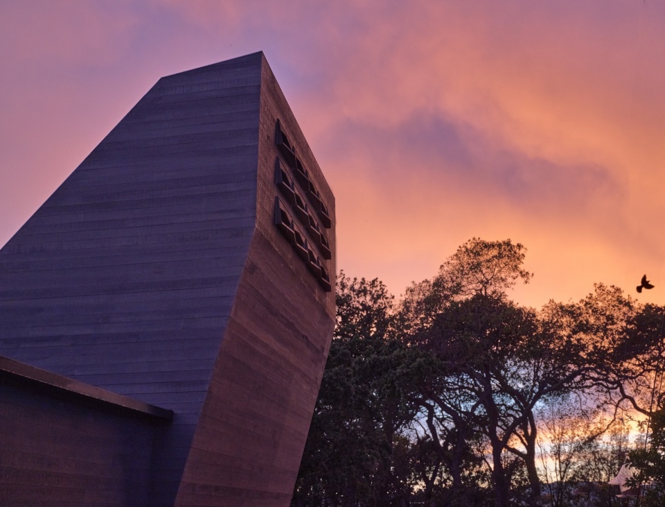 A Mourning Dovecote by Schwartz and Architecture