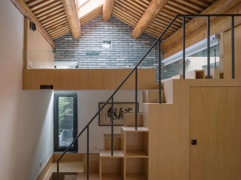 Tiled roof courtyard by Beijing Jimei Survey and Design Co Ltd