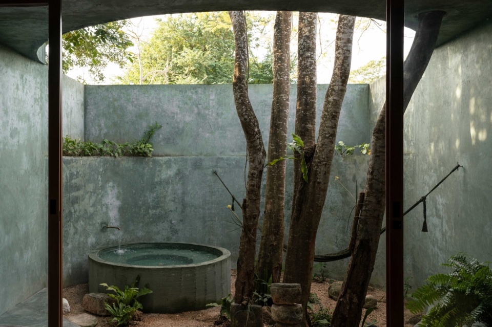 CASA GRUTA by Salvador Roman Hernandez Adela Mortera Villarreal