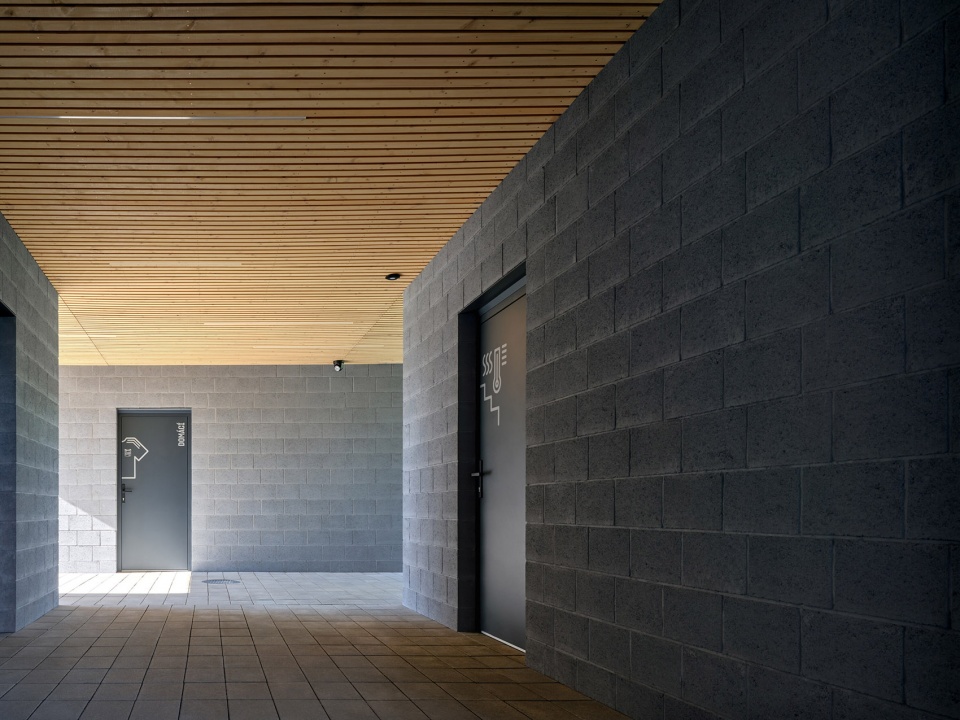 sk plana sports complex by proam architekti