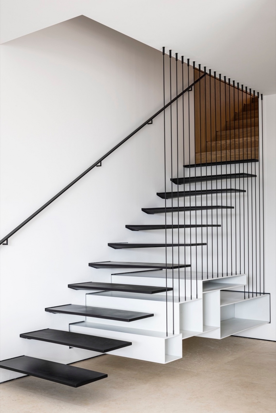 RR 4 Stories Apartment by Architect Raz Melamed