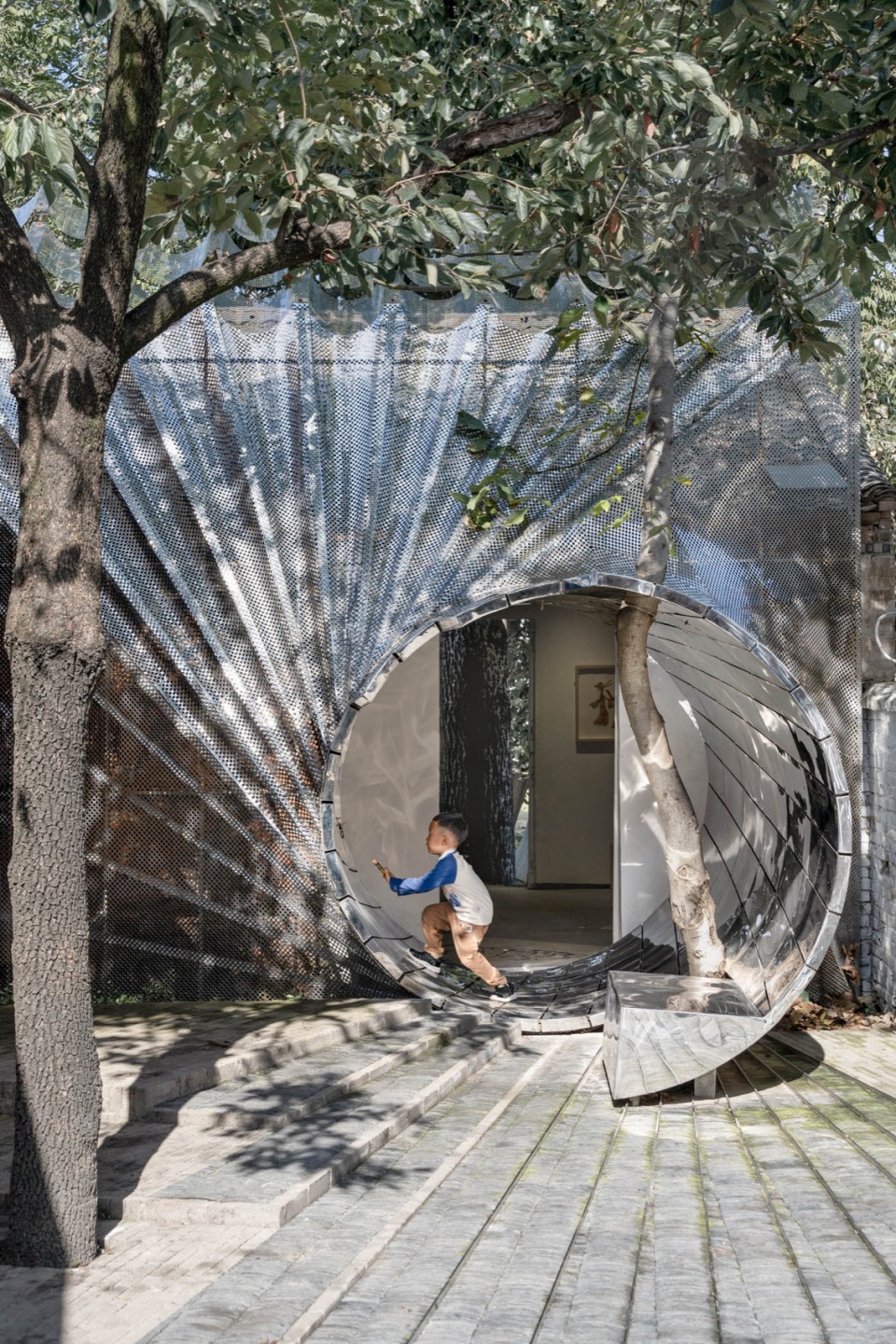 Streaming Light Exhibition Hall by Daipu Architects