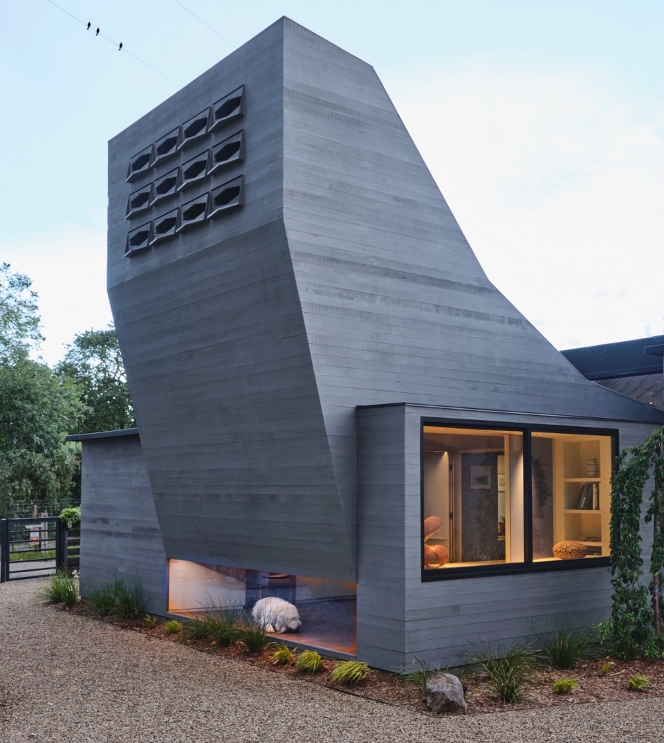 A Mourning Dovecote by Schwartz and Architecture