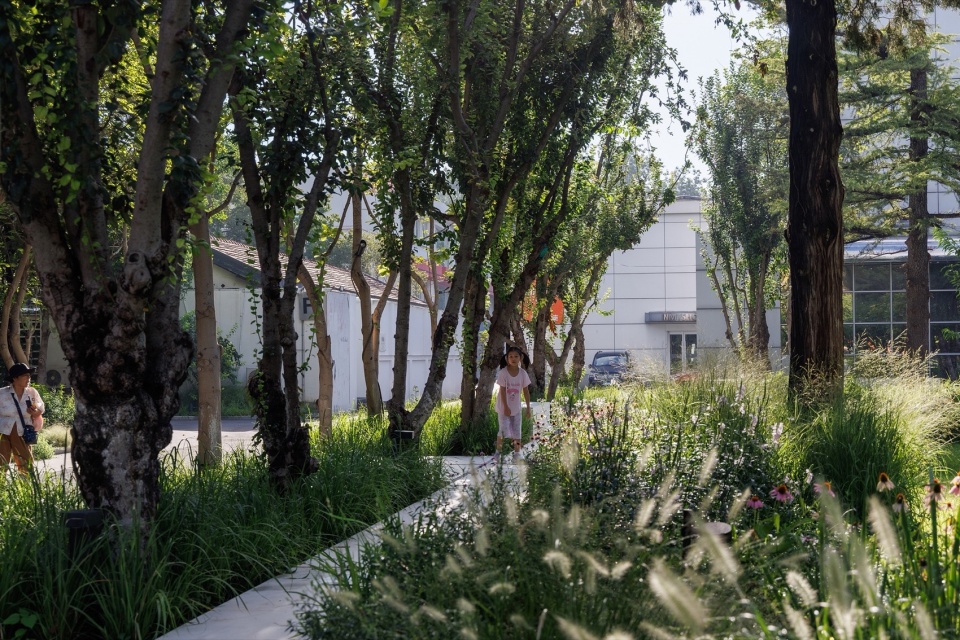 Beijing Sanlitun West 5th St No 5 Campus by OneScape