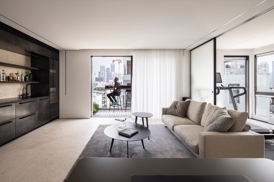 RR 4 Stories Apartment by Architect Raz Melamed