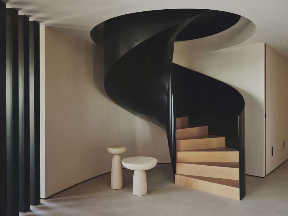 curved attic by destudio