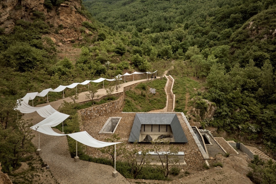 Outdoor Exhibition Installation Of The JIANGS in Jinshanling
