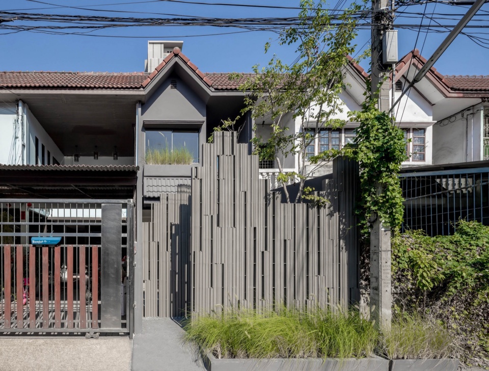 Facade steel pipe brick combined with soil spraying is the first architectural craft technology developed in Thailand