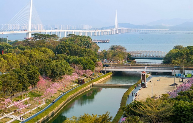  2024 IFLA AAPME Award of Honour in Energy and Carbon Reduction: Houhai Central River Park 