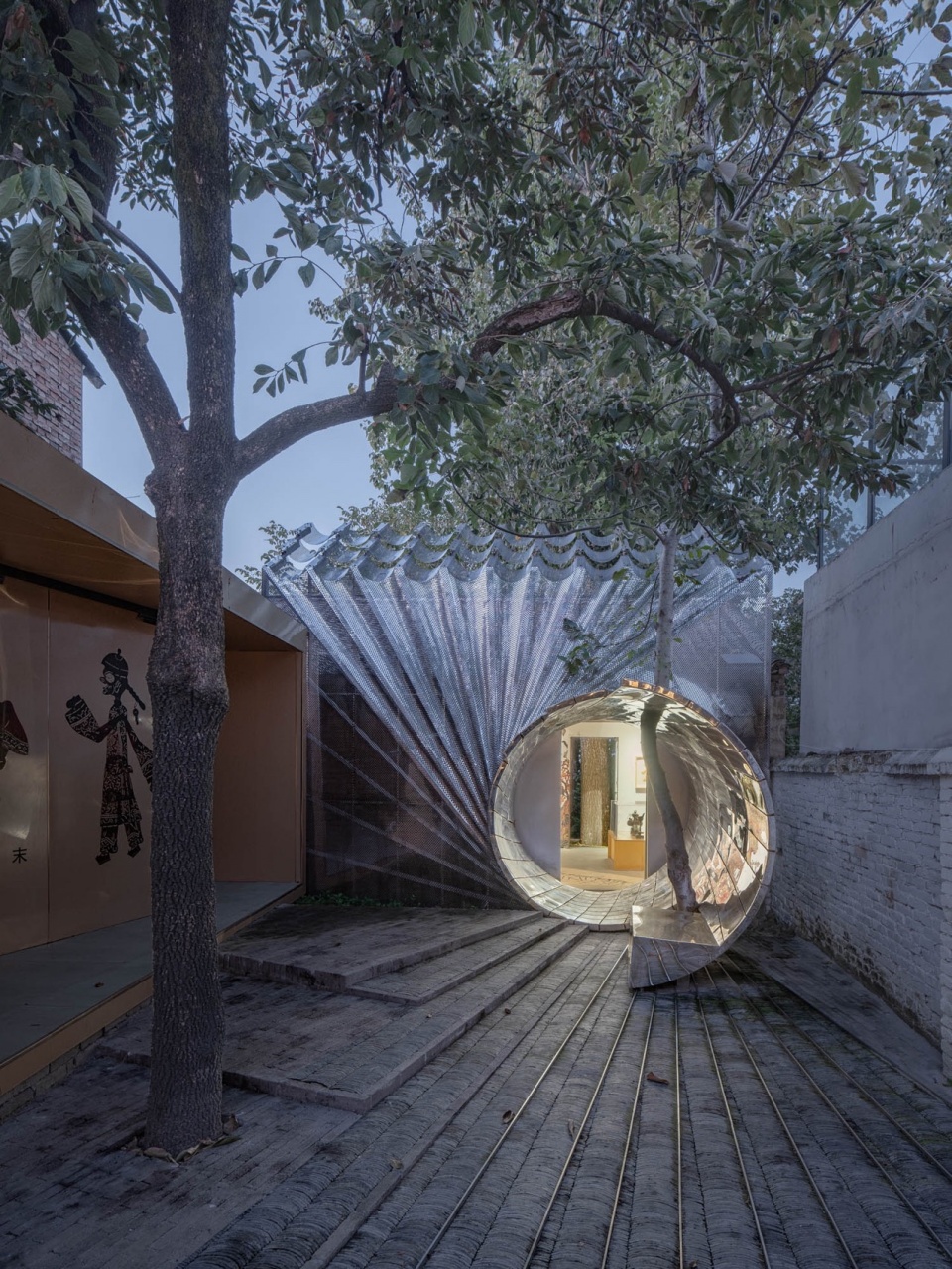 Streaming Light Exhibition Hall by Daipu Architects