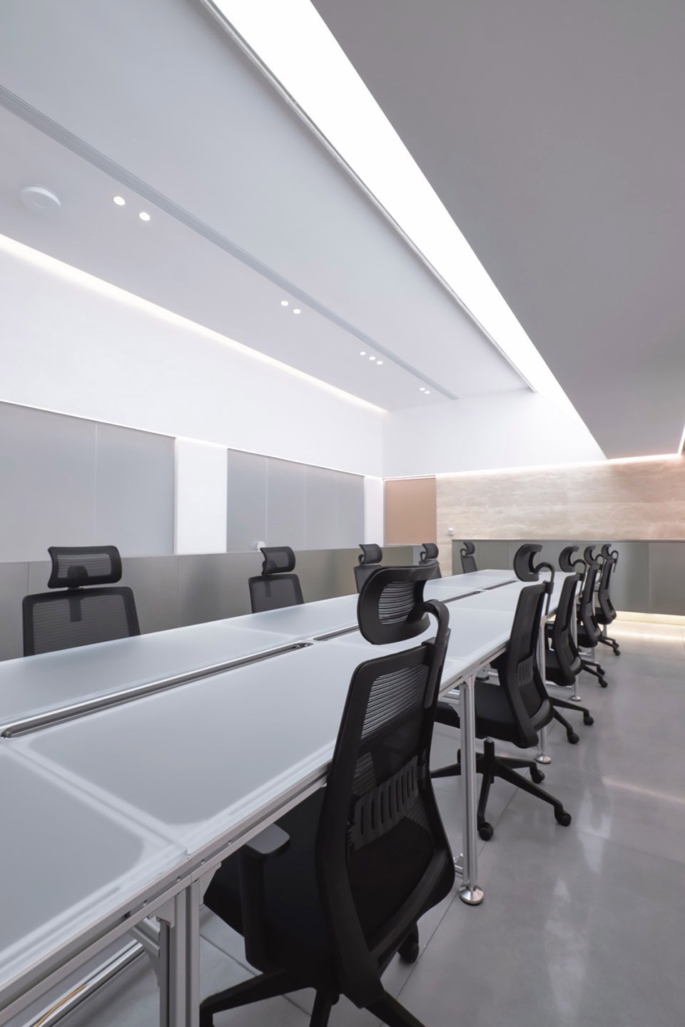 101FF Office Space by OneMoodDESIGN 2io