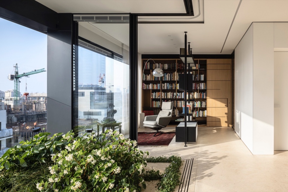 RR 4 Stories Apartment by Architect Raz Melamed