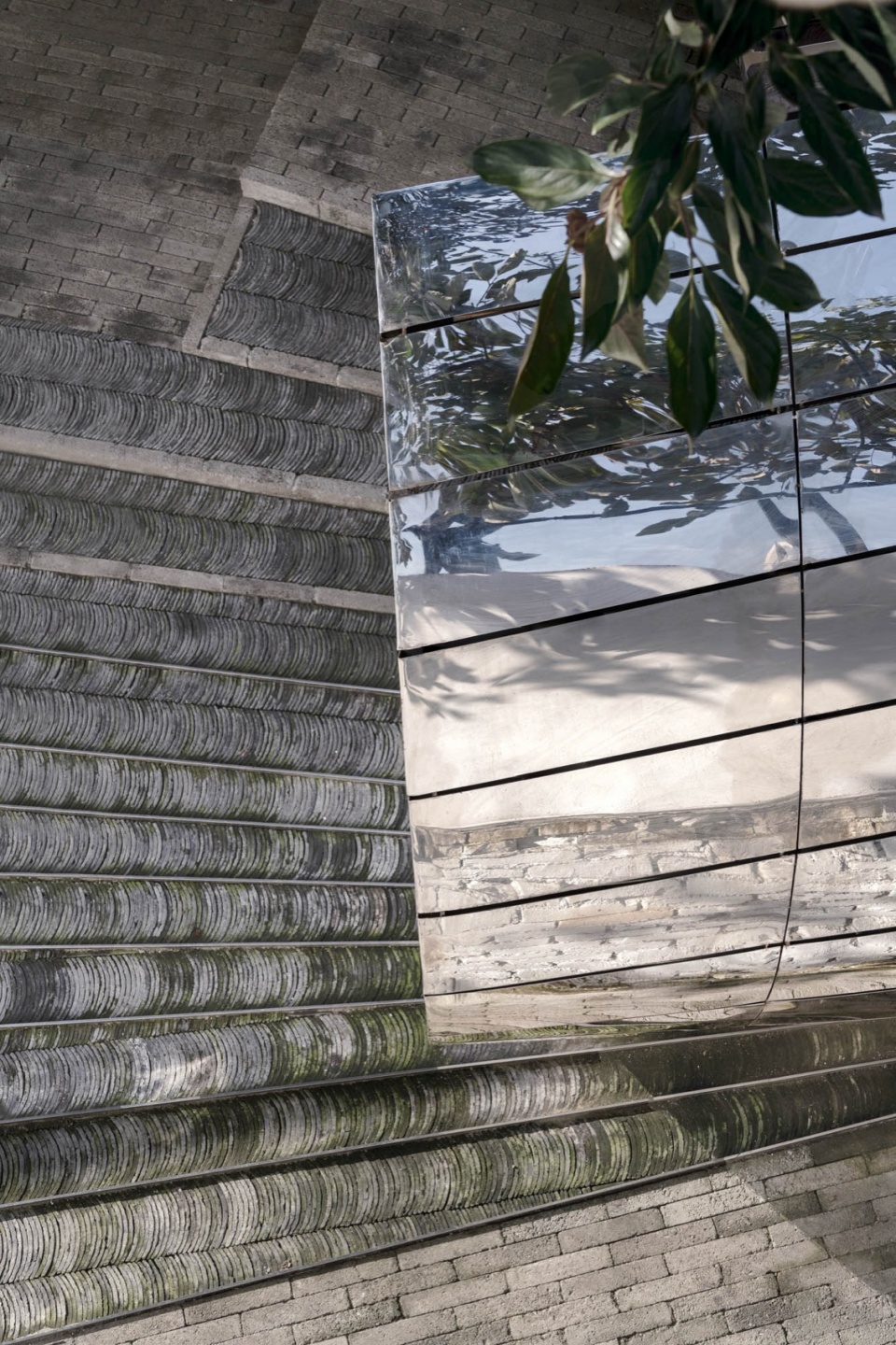 Streaming Light Exhibition Hall by Daipu Architects