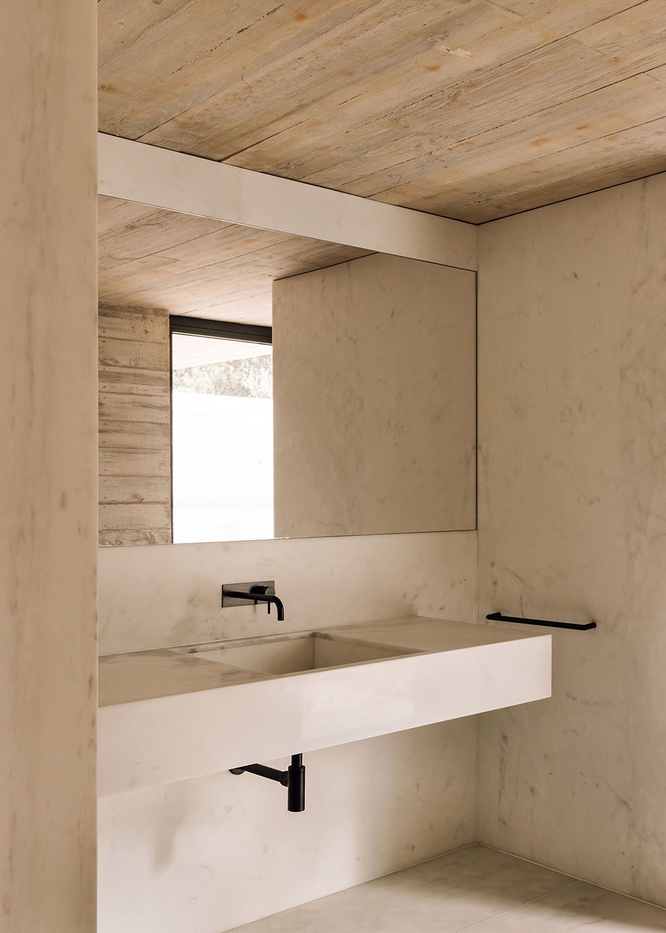 frame house by pedro domingos arquitectos