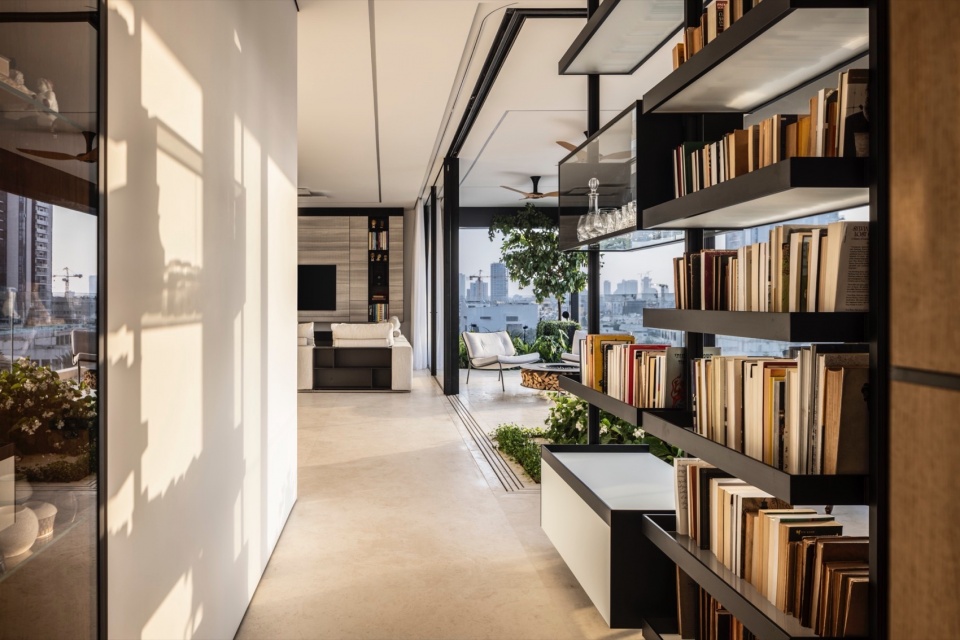 RR 4 Stories Apartment by Architect Raz Melamed