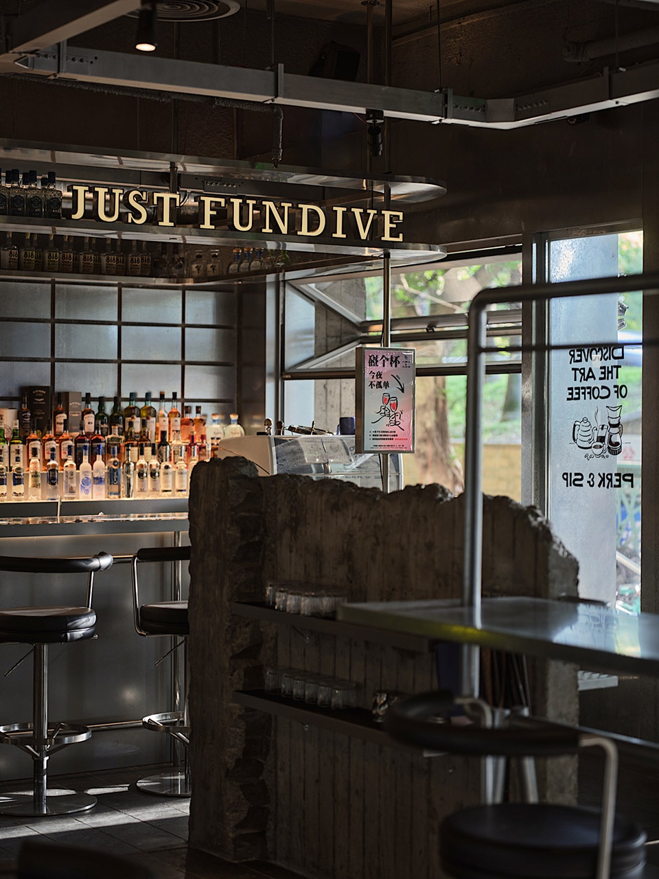 no limit cafe bar by balance space design