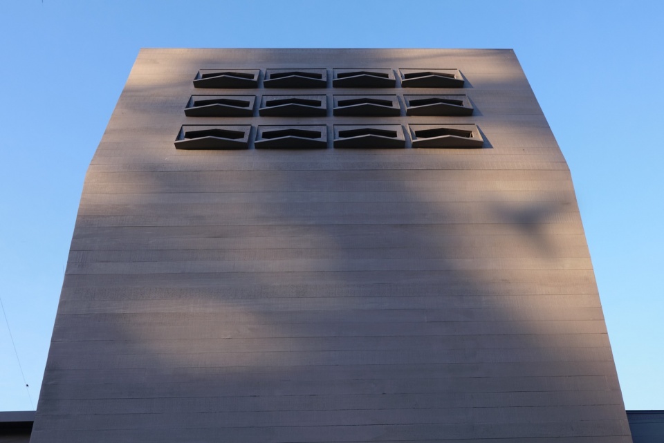 A Mourning Dovecote by Schwartz and Architecture