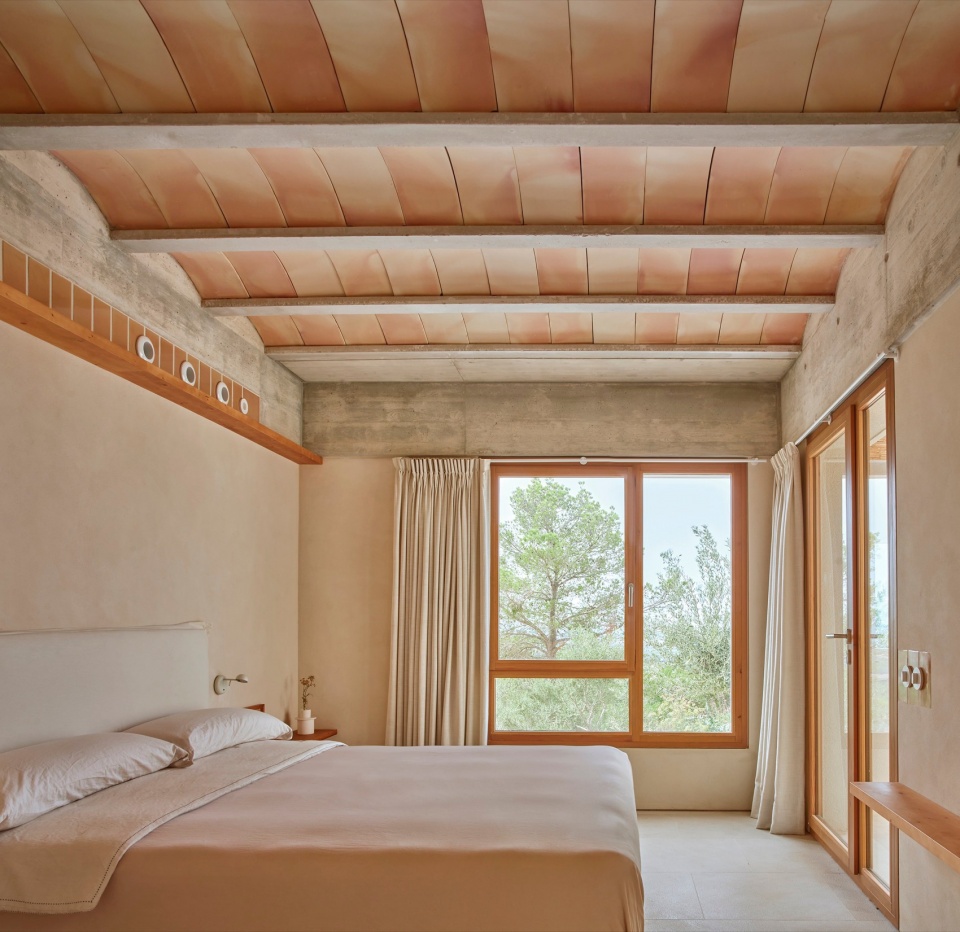 House In Puntiro by RIPOLLTIZON Estudio de arquitectura