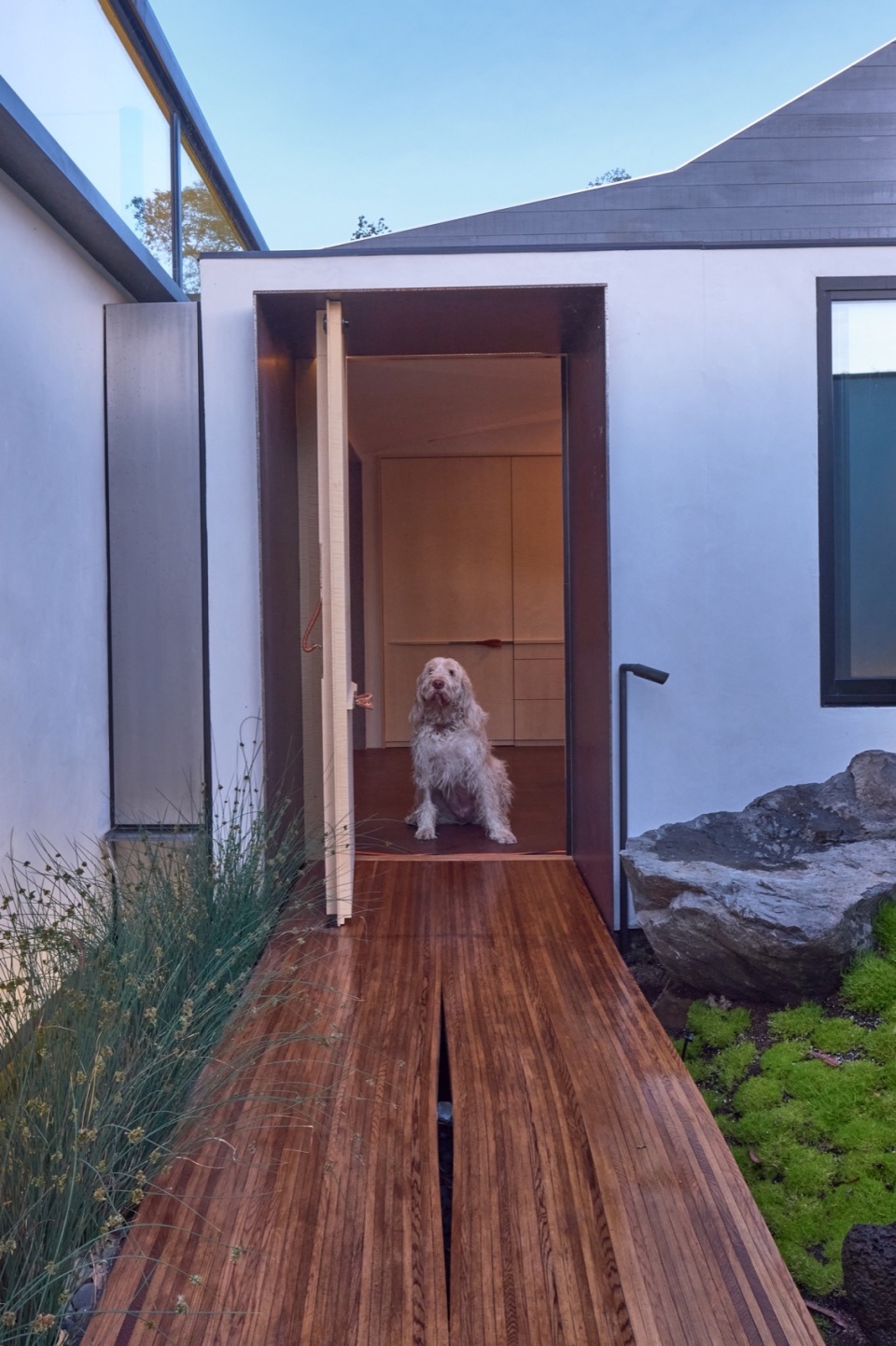 A Mourning Dovecote by Schwartz and Architecture