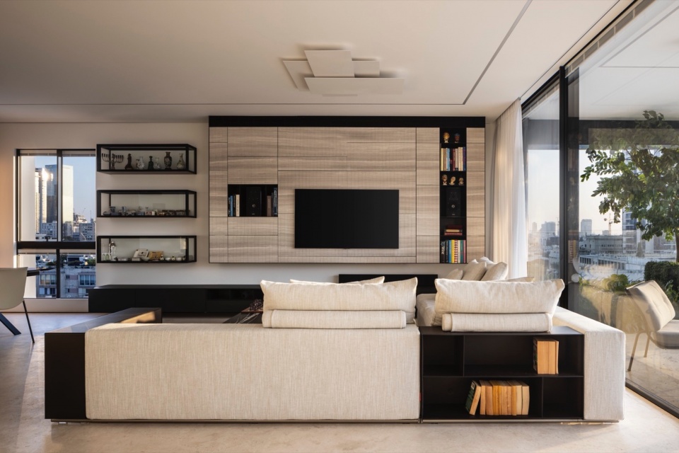 RR 4 Stories Apartment by Architect Raz Melamed