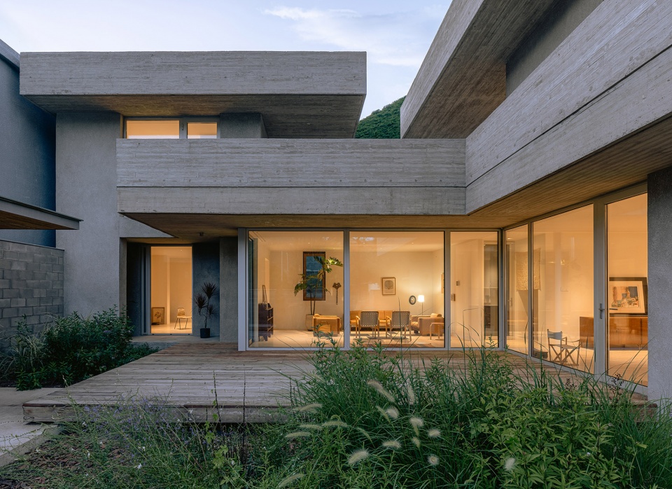 riverside house by xian architects