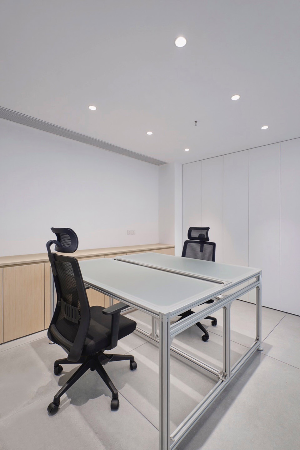 101FF Office Space by OneMoodDESIGN