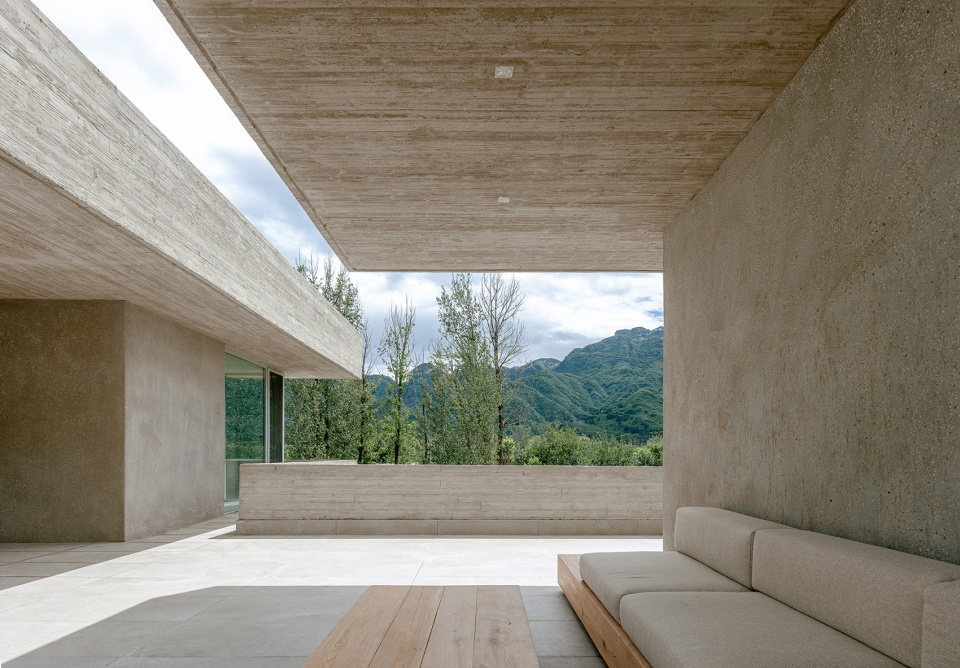 riverside house by xian architects