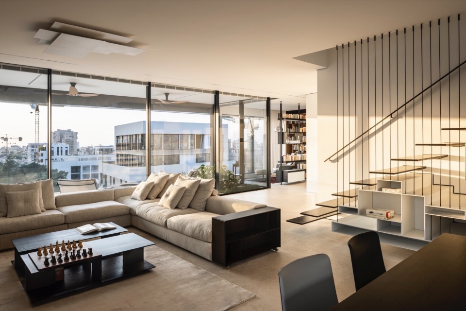 RR 4 Stories Apartment by Architect Raz Melamed