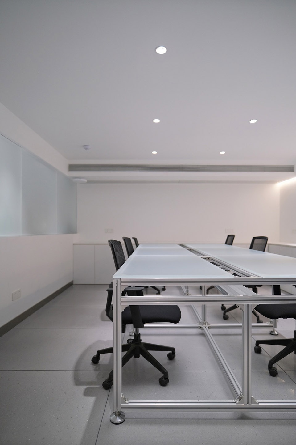 101FF Office Space by OneMoodDESIGN