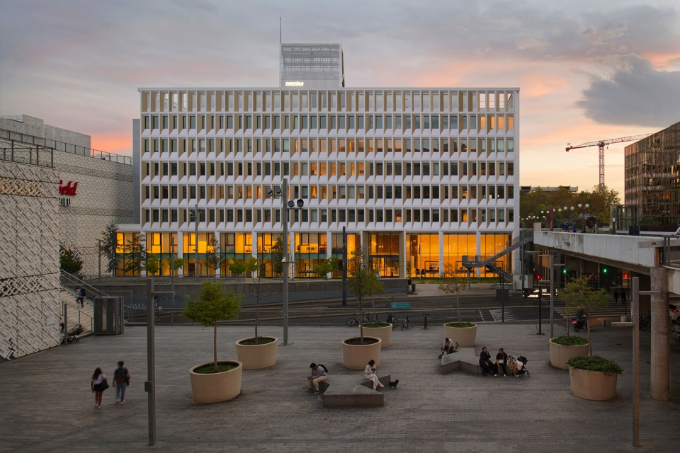 the new centre administratif detat in lyon by snohetta