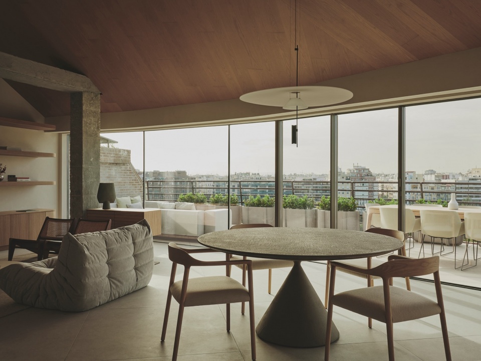 curved attic by destudio