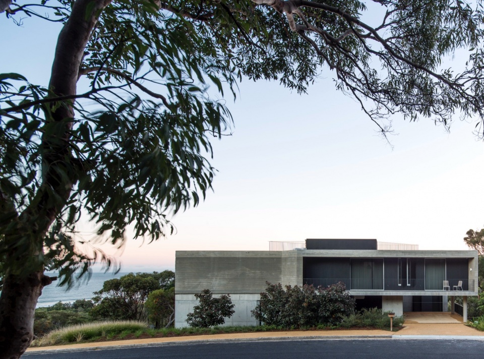 house acute by mck architecture interiors