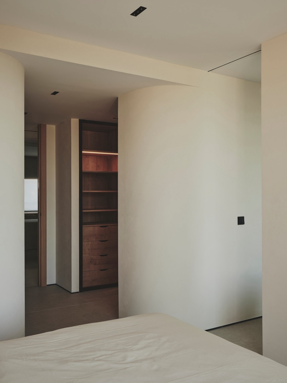 curved attic by destudio