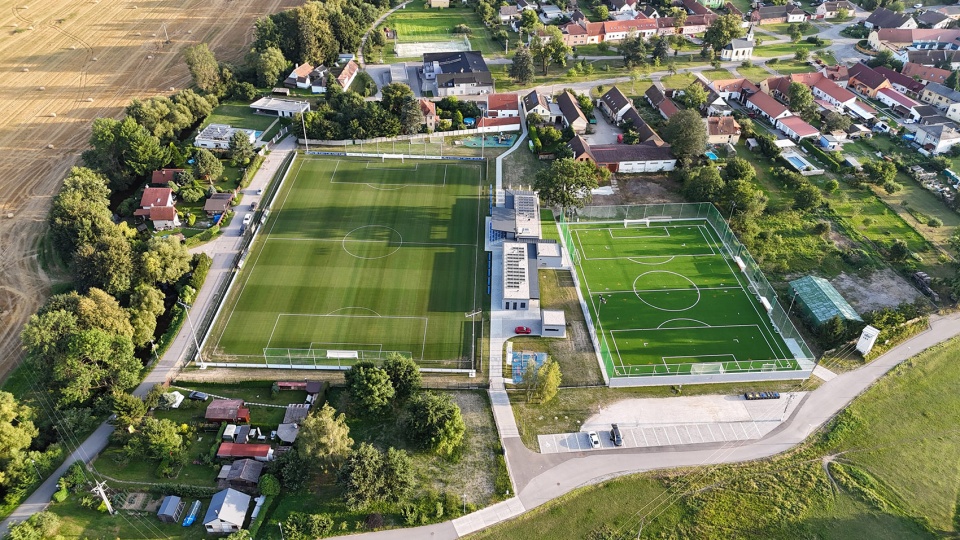 sk plana sports complex by proam architekti