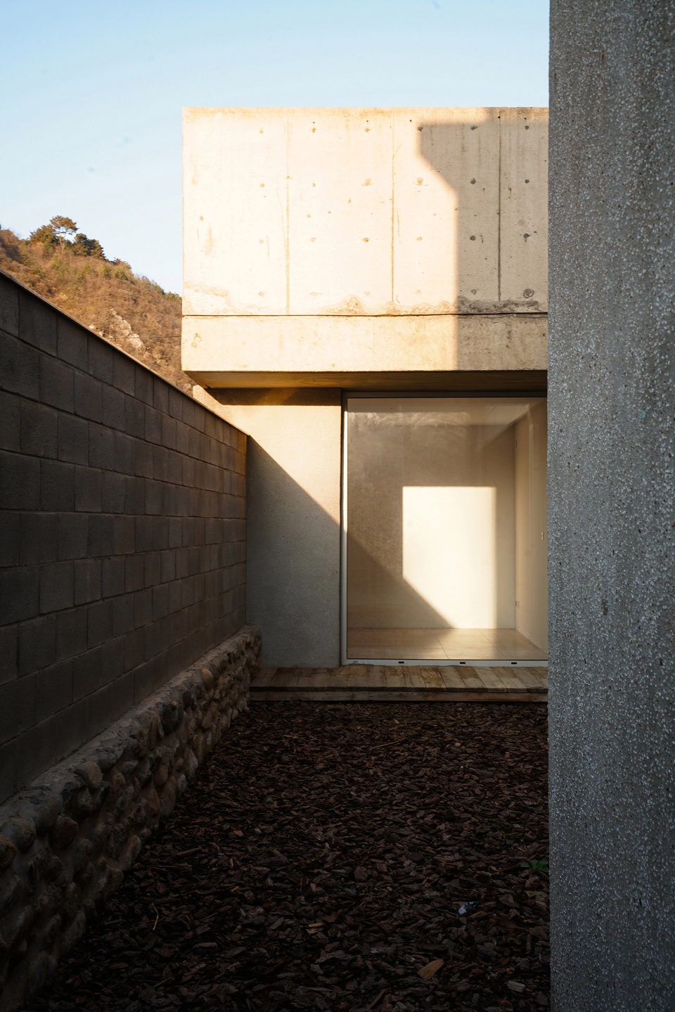riverside house by xian architects