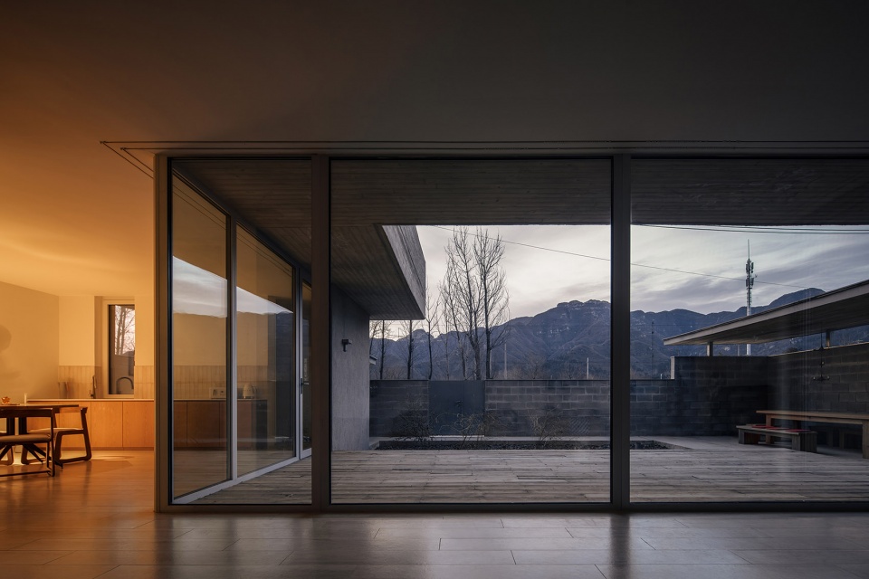 riverside house by xian architects