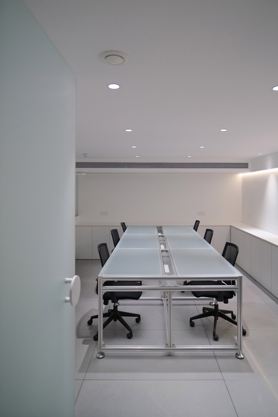 101FF Office Space by OneMoodDESIGN