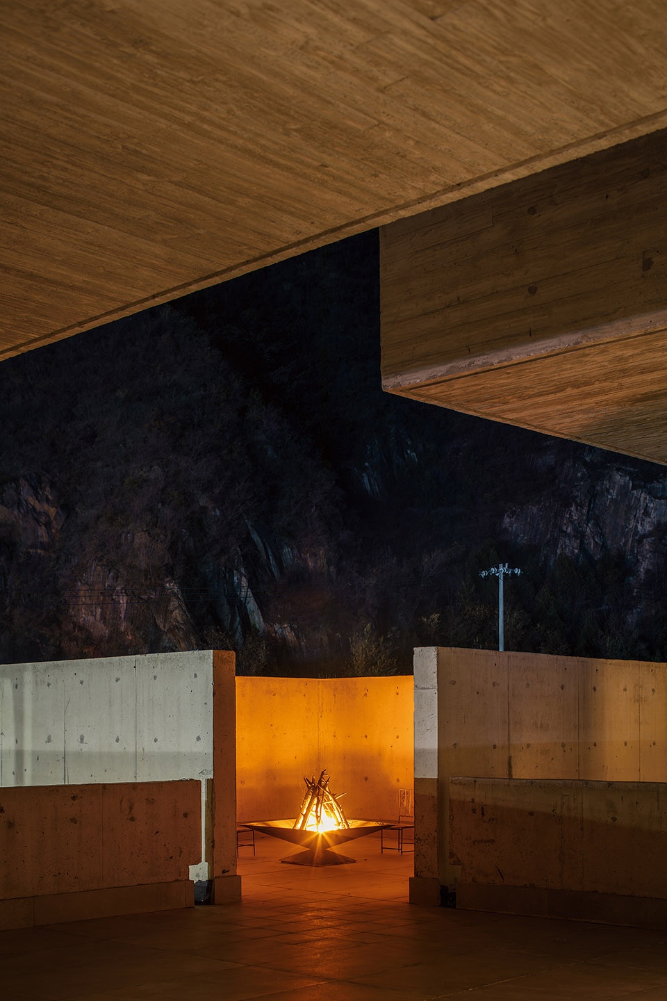 riverside house by xian architects