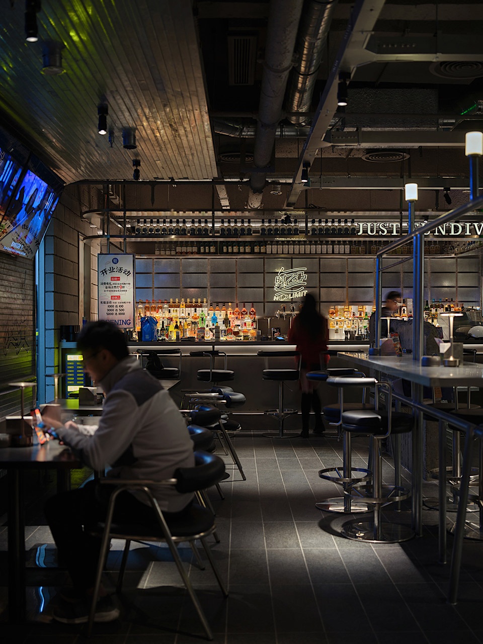no limit cafe bar by balance space design
