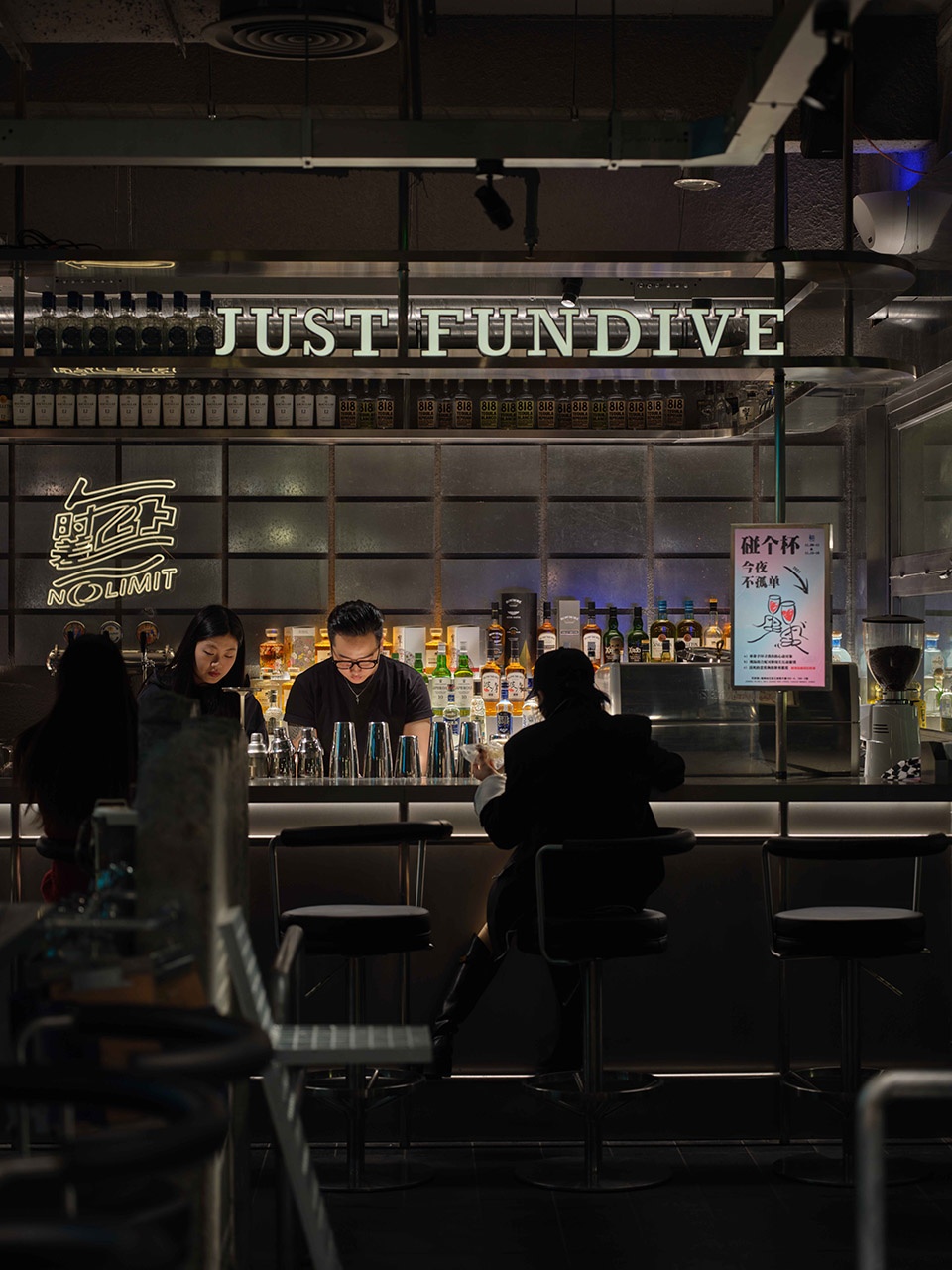 no limit cafe bar by balance space design
