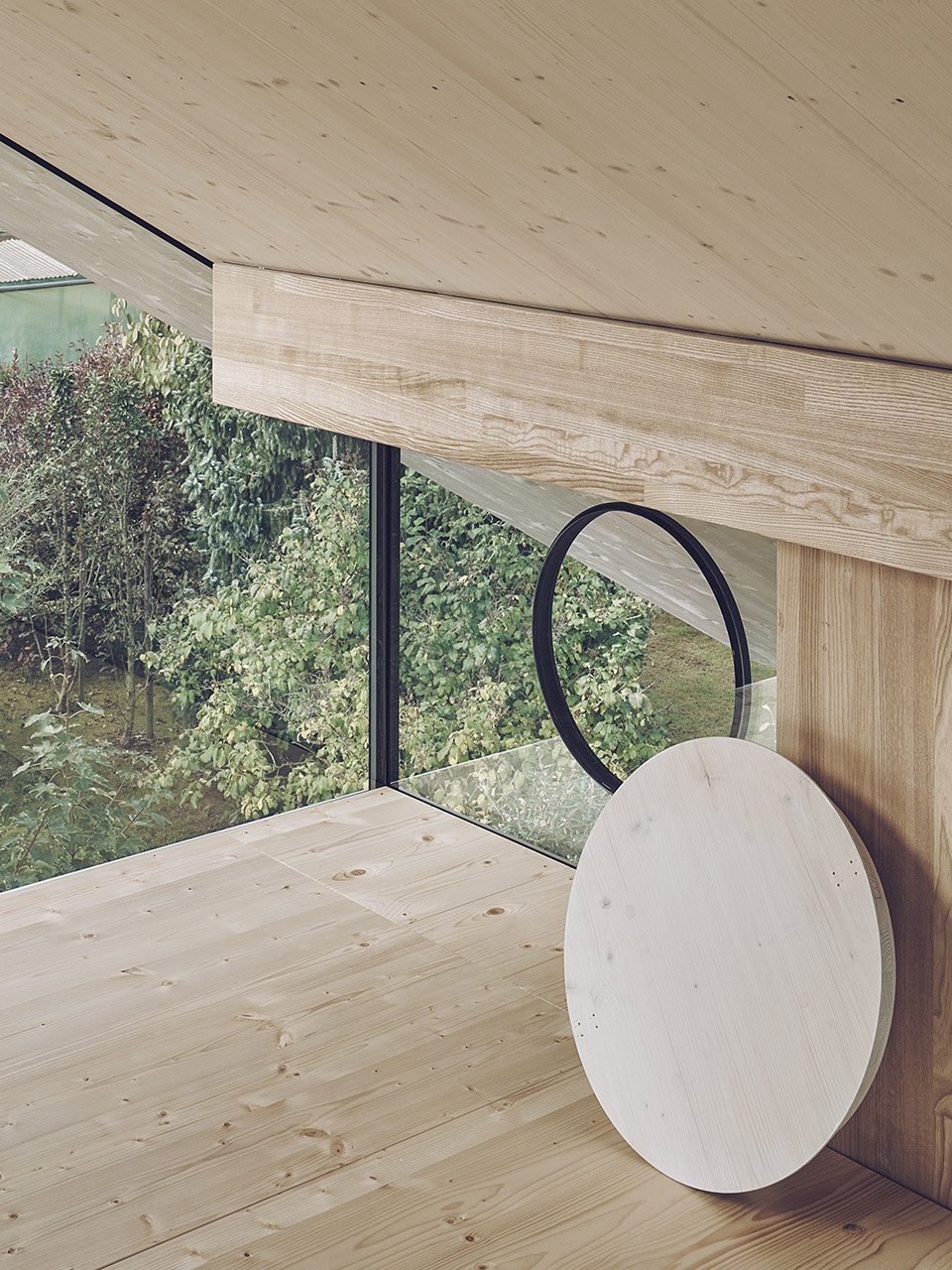 house with a flying roof by lorenz bachmann architect