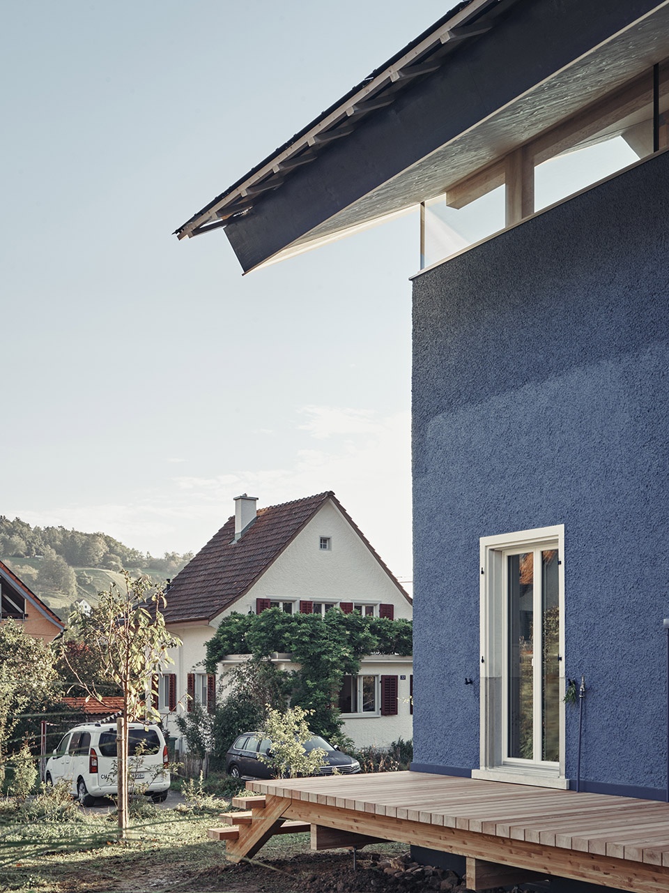 house with a flying roof by lorenz bachmann architect