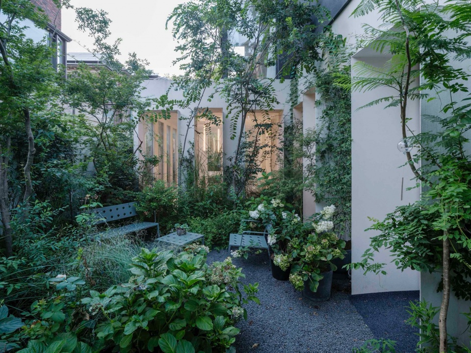 The view from the seasonal forest to the dining space ©Fangfang Tian