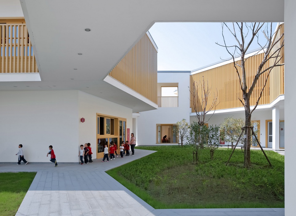 courtyard5 Bilingual Kindergarten Scenic Architecture Office