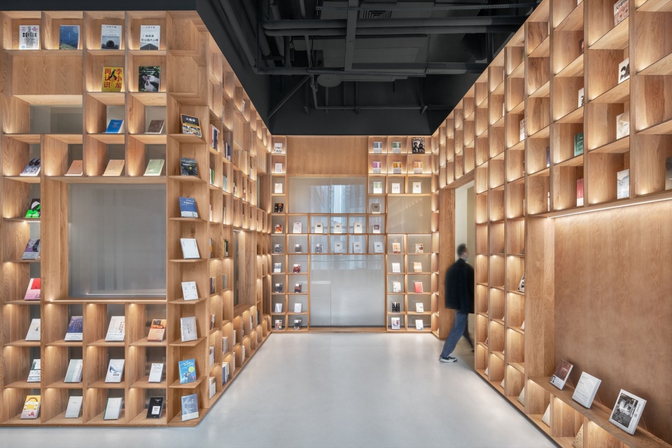 Bookshelves used as space dividers book display shelves and reading seats © Yu Bai vha