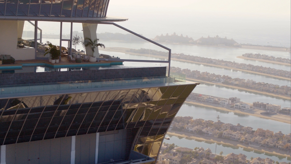 AURA SKYPOOL